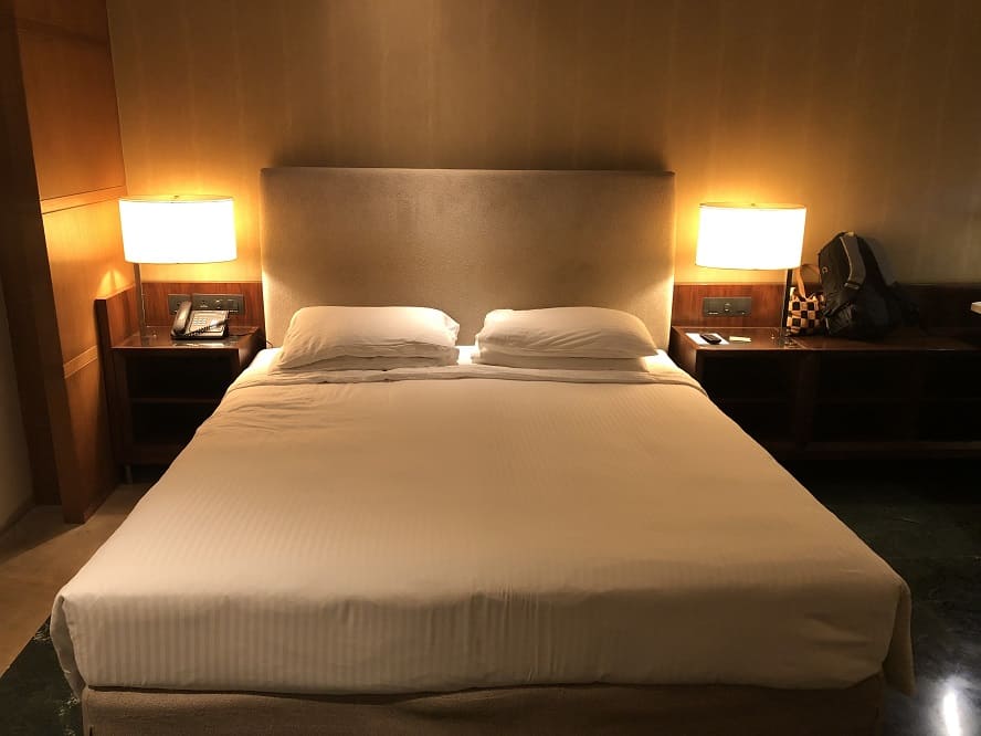 Hyatt Regency Chennai King Room Bed