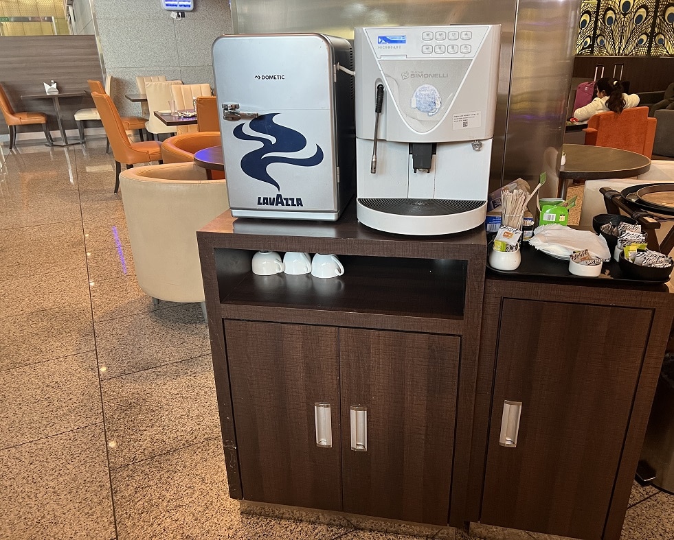 Aviserv Arrival Lounge Mumbai - Coffee Vending Machine